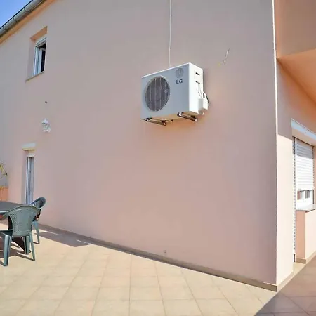 Apartament And Antonio Zadar