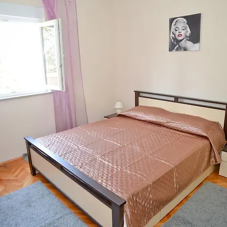 Apartament And Antonio *