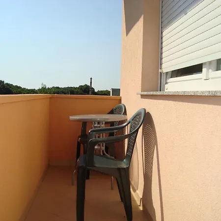 Apartment And Antonio *